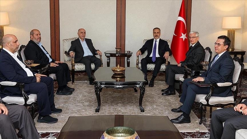 وزير الخارجية التركي يلتقي وفدا من حماس بانقرة